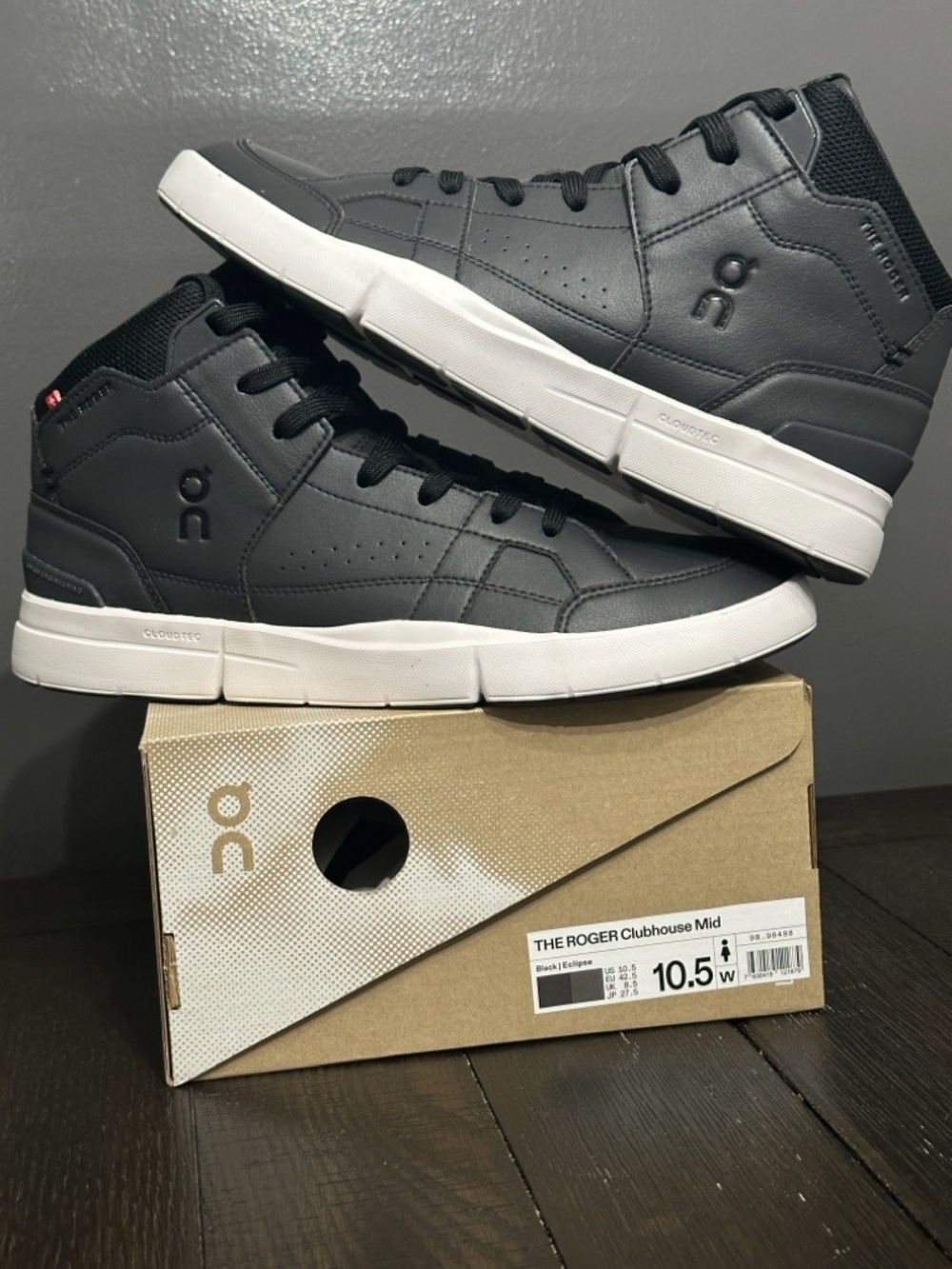 New On Running The Roger Clubhouse Mid Women’s Sneakers in Black 10.5